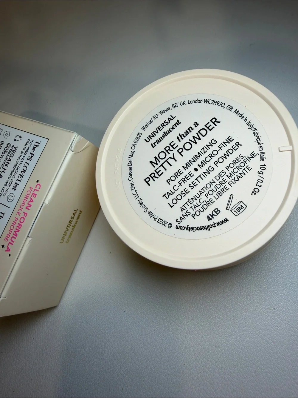 Polite Society More Than a Pretty Powder 0.3oz Universal translucent set&blur
